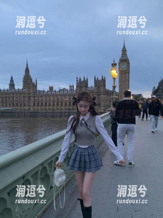 传送门竟然把我带到了“51cg4.fun”的奇怪狂欢现场，有点凌乱啊～-润逗兮