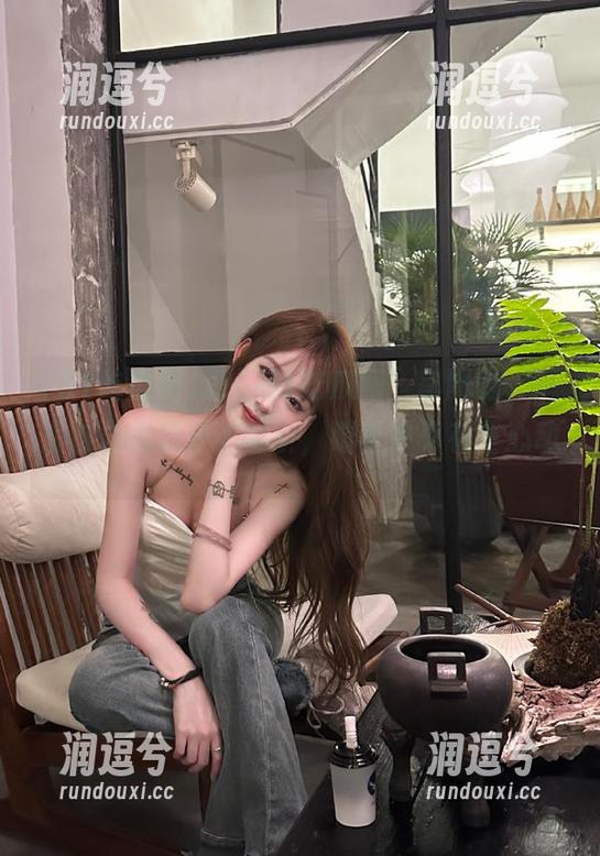 逛“91吃瓜网”官网时，一直被站内的评论吸引，嘻哈中又有些心动。-润逗兮