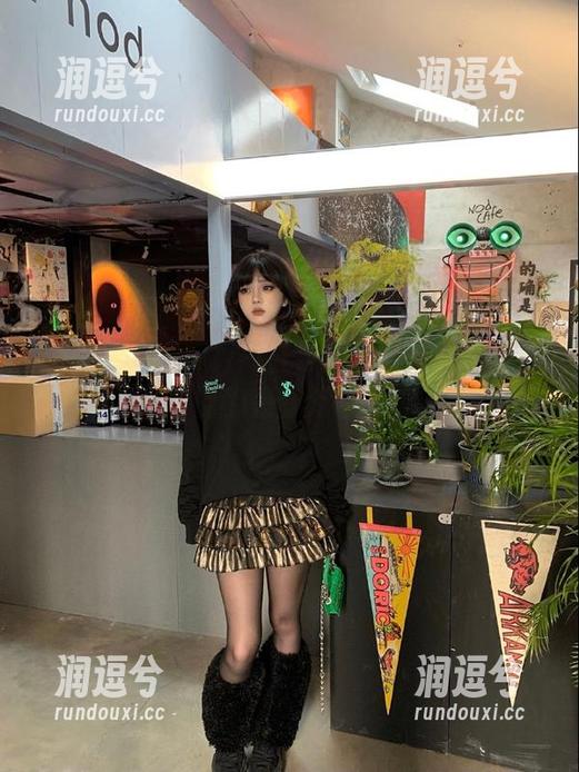 hlw网页简直是我的‘冥想’圣地，看的都是些无聊的瓜。-润逗兮