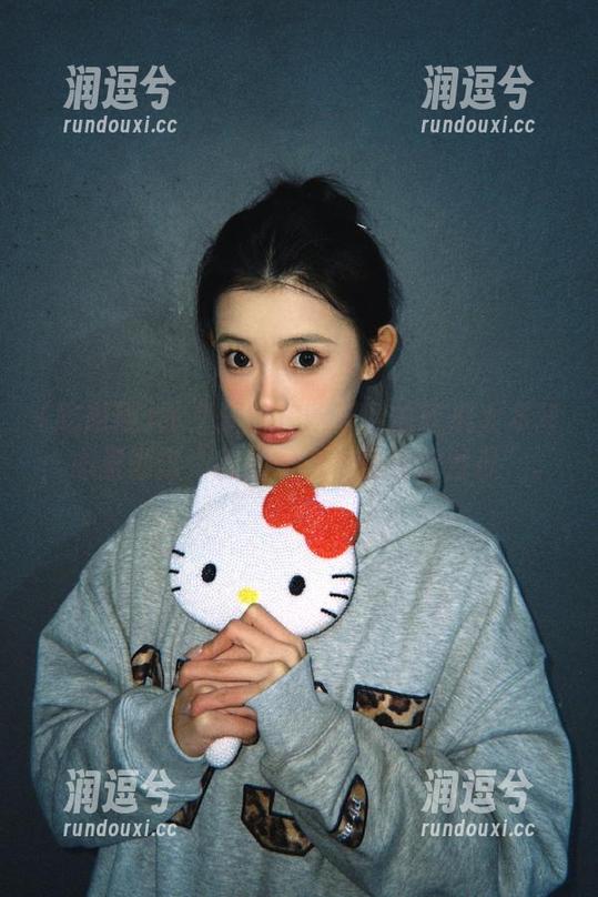 永久逗留在吃瓜网的吃瓜大本营，心里默念“我就是个看热闹的傻瓜”。-润逗兮