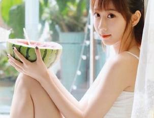 体验过好莱坞黑料正能量苹果版？告别网页版，心情立马就不一样了！