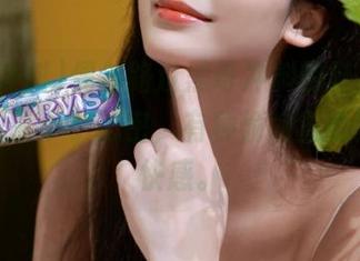 偶尔路过黑哥冲料的链接，就像捡到了个小秘密，有种偷偷查看狂欢的快感。