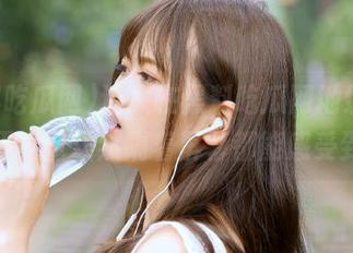 迷失在黑料吃瓜网地址，反差正能量居然隔着屏幕都能感受到！