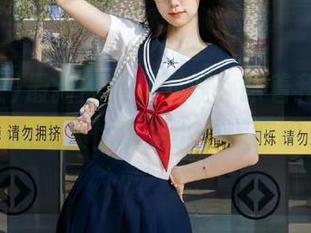 最新黑料社下载，跟着我的步伐，瓜太大你也要小心摔跤哦！