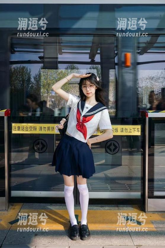 最新黑料社下载，跟着我的步伐，瓜太大你也要小心摔跤哦！-润逗兮