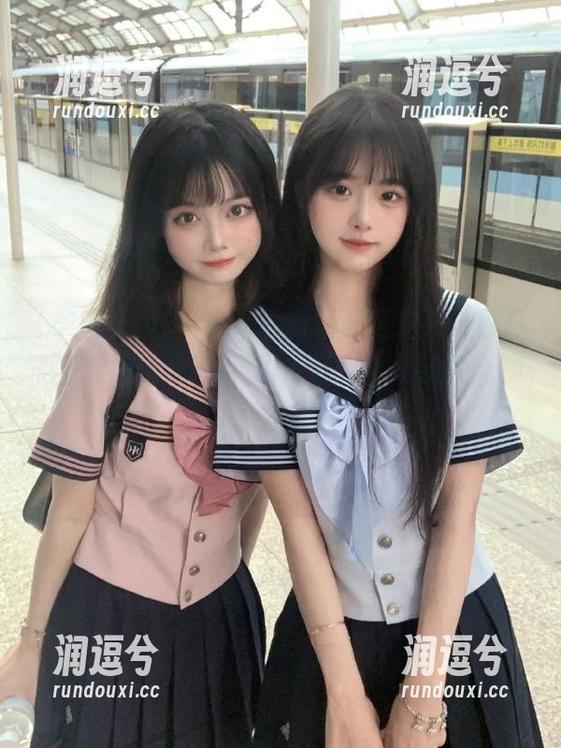“有人说黑料社区的入口很奇怪，但我半夜还老是点开，”是我太无聊了么……-润逗兮