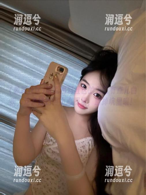 听说黑料社区的入口有点儿曲折，这条线路得小心探索，别掉坑里哦！-润逗兮