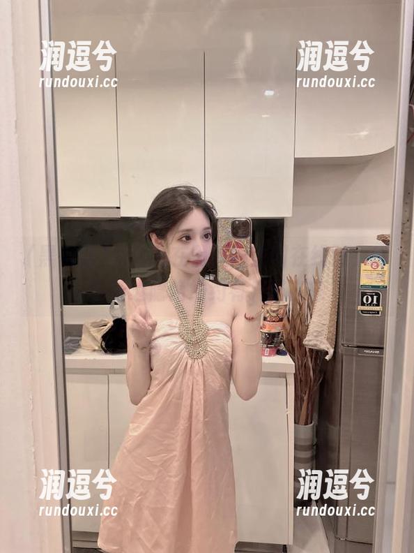为何我在黑料网官网在线时,感觉旁边隐隐约约有只猫在窜-润逗兮 为何我在黑料网官网在线时,感觉旁边隐隐约约有只猫在窜-润逗兮